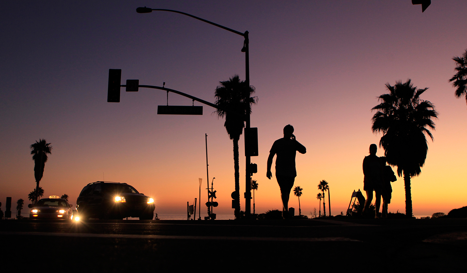 Street lights not working at early evening in California  | Reuters/Mike Blake