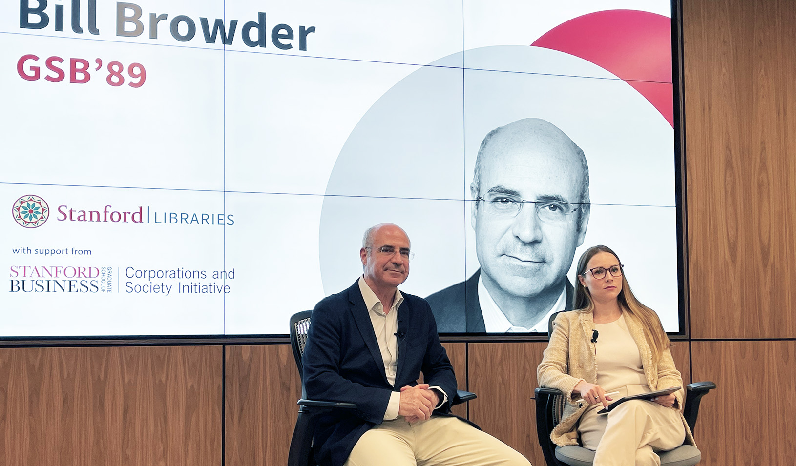 a photo of Bill Browder and Olga Chumanskaya, MBA ’23, in conversation in Stanford. Credit: Lisa Sanchez-Corea Simpson