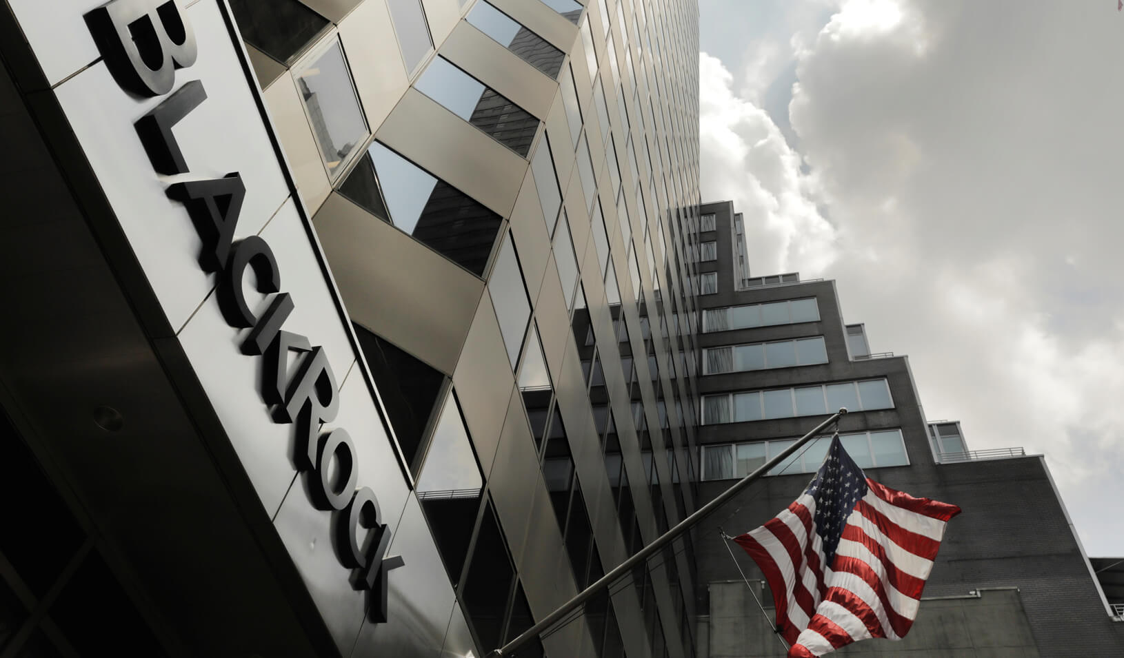 A sign for BlackRock Inc hangs above their building in New York. Credit: Reuters/Lucas Jackson