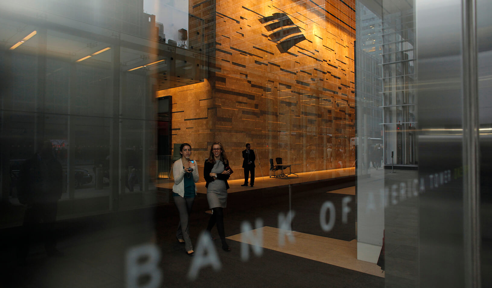 People walk at a Bank of America's Tower in New York | ReutersS/Eduardo Munoz