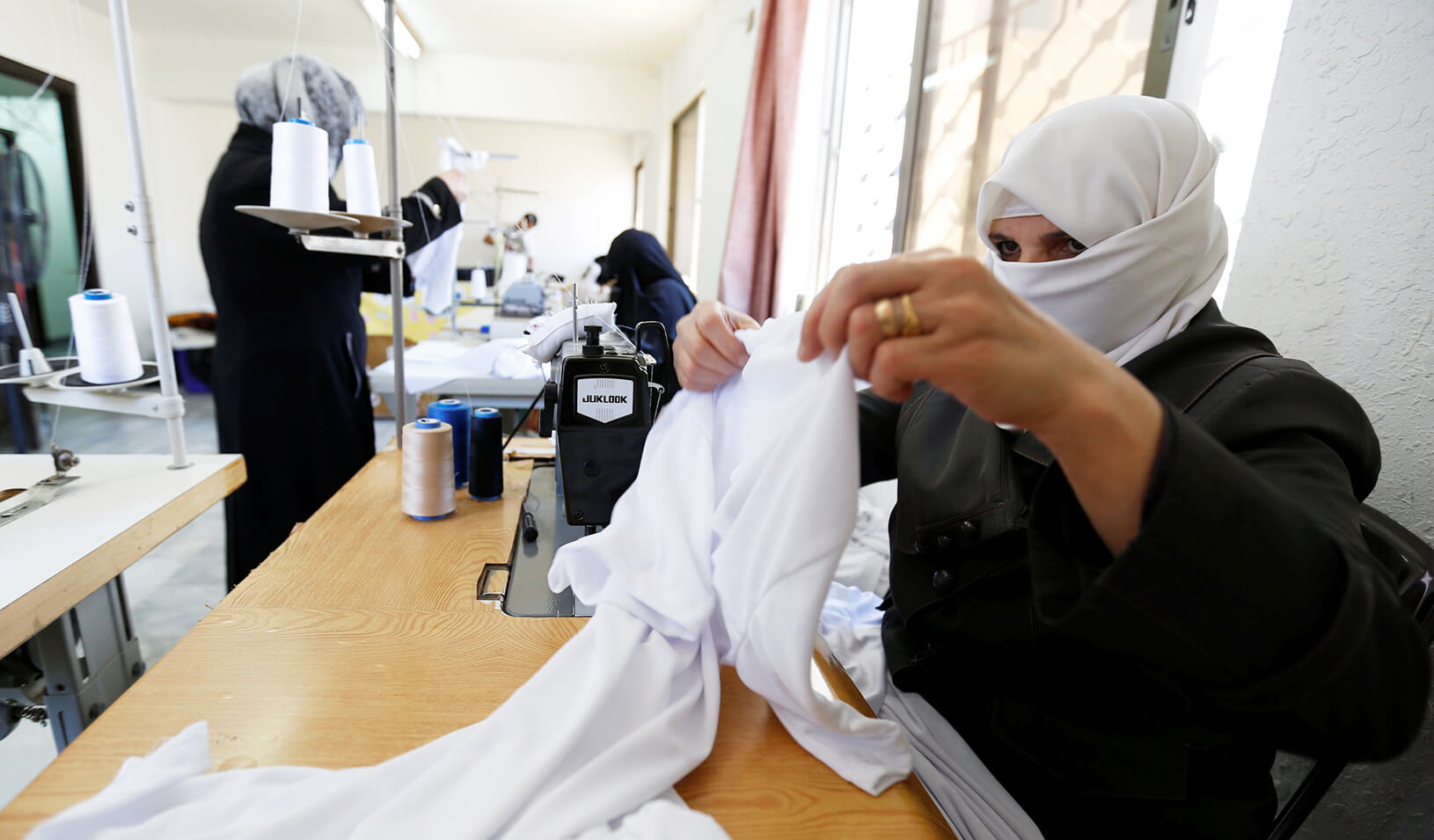 Syrian refugees working on handicrafts | Reuters/Muhammad Hamed